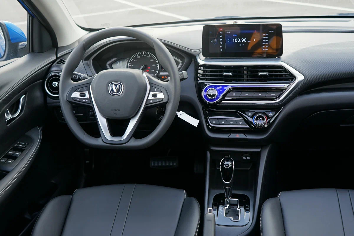 Интерьер Changan Alsvin